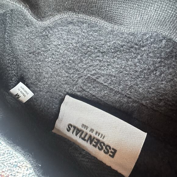 Fear Of God Essentials Black Sweatshirt Men’s Size M, 26x26 - Picture 4 of 12